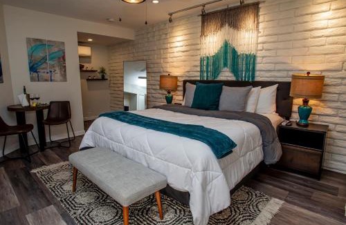 Tahquitz River Estates Hotel | Hotel California - A Town & Desert Boutique Hotel