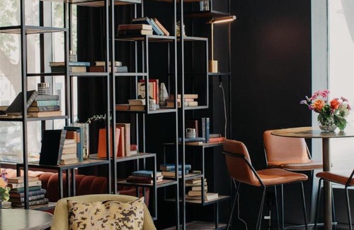 Downtown Omaha Hotel | Hotel Deco Omaha, Tapestry Collection by Hilton