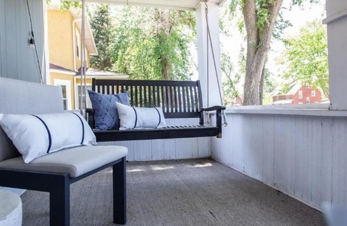 Southeast Omaha Apartment | HotTub EpicGameRoom FirePit Farnam Fieldhouse