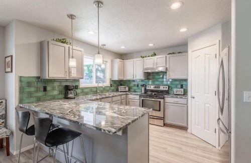 Boise House | House for 15 with Firepit near The Village