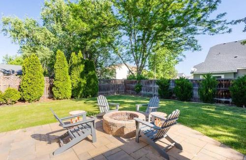Boise House | House for 15 with Firepit near The Village
