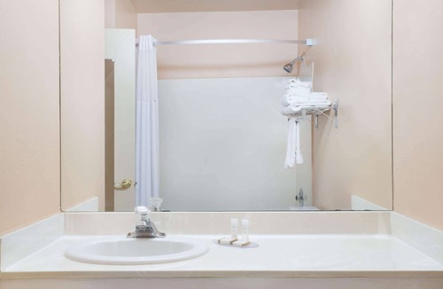 Brigham City Hotel | Howard Johnson by Wyndham Brigham City