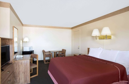 Brigham City Hotel | Howard Johnson by Wyndham Brigham City