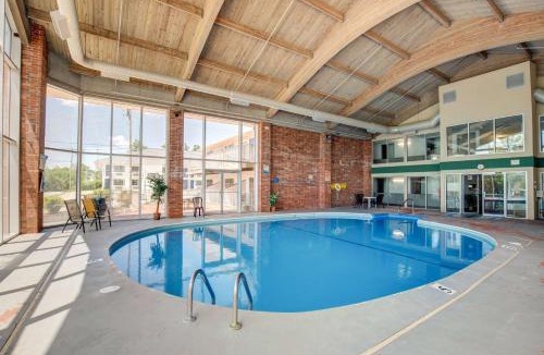 Branson Theater District Hotel | Howard Johnson by Wyndham Branson Theatre District