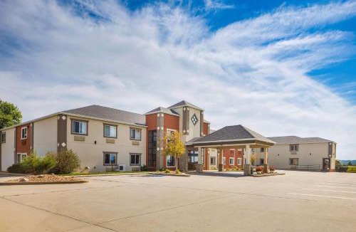 Oacoma Hotel | Howard Johnson by Wyndham Oacoma Hotel & Suites