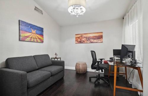 Paradise Valley Village Apartment | Hues of the Horizon House with Pool & BBQ