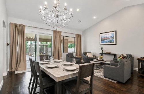 Paradise Valley Village Apartment | Hues of the Horizon House with Pool & BBQ