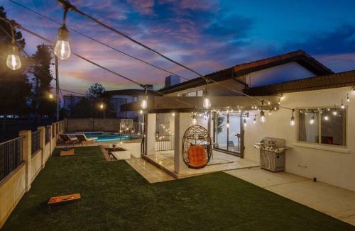 Shalimar House | HUGE Golf course Family home-FREE Heated Pool-Theater-Gym
