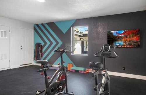Shalimar House | HUGE Golf course Family home-FREE Heated Pool-Theater-Gym