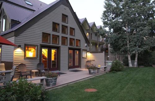 Telluride Apartment | Huge Riverfront Deck, Walk Everywhere - Viking Lodge 100A condo