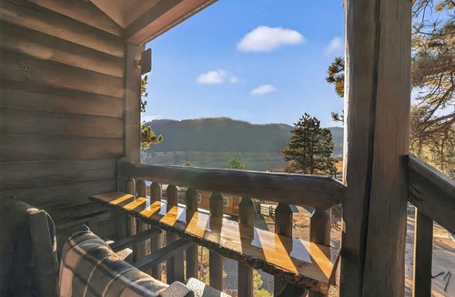 Woodland Park Ski Chalet | Hummingbird Heaven in Woodland Park CO Mountain Cabin