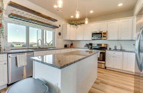 Moses Lake House | Hunt & Hike: Potholes State Park Home Hot Tub