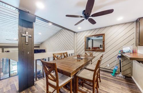Lakeshore Apartment | Huntington Lake Condo #102