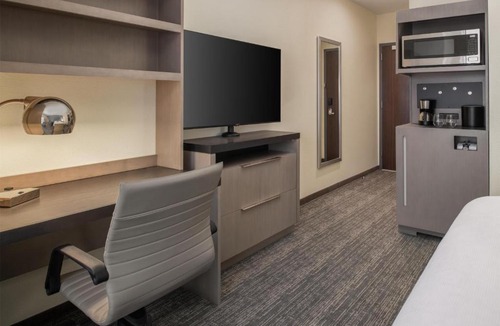 Clovis Hotel | Hyatt House Fresno/Campus Pointe