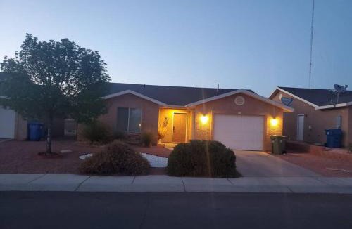 Page House | I Deal Lake Powell Home 3BR, Jacuzzi, BBQ, Firepit