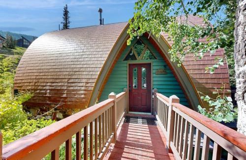 Salt Lake Mountain Resorts House | Iconic creekside mountain home with hot tub fireplaces balcony & amazing views