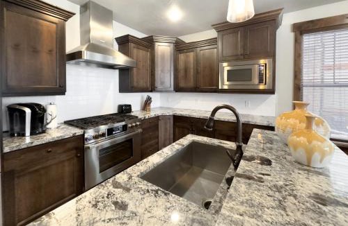Park City House | Ideal Condo 2 Minute Drive to Deer Valley