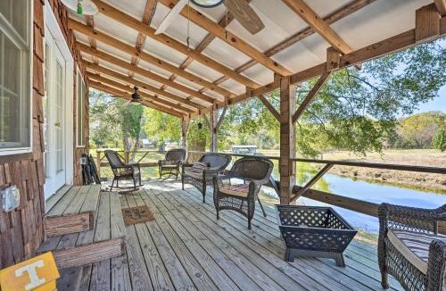 Fruitvale House | Idyllic Cabin w/Fire Pit, Kayak On-Site!