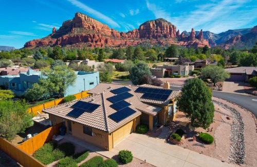 Sedona House | Indian Cliffs Getaway 3 bedroom with pool