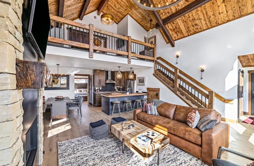 Estes Park House | Indoor/Outdoor Fireplace, Jacuzzi, Heated Bathroom Floors