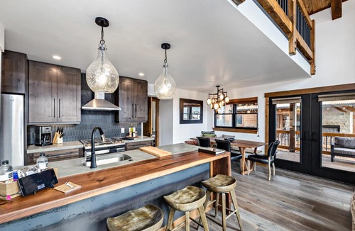 Estes Park House | Indoor/Outdoor Fireplace, Jacuzzi, Heated Bathroom Floors