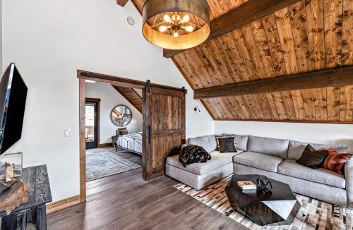 Estes Park House | Indoor/Outdoor Fireplace, Jacuzzi, Heated Bathroom Floors