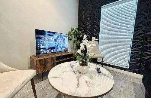 Downtown Des Moines Apartment | Inkstone Studio