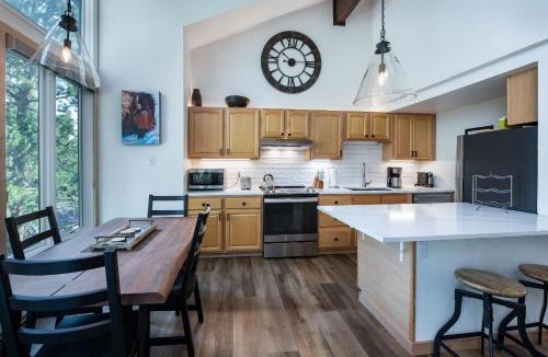 Warrior's Mark Apartment | Inner Circle Serenity Condo: Great Breck Location