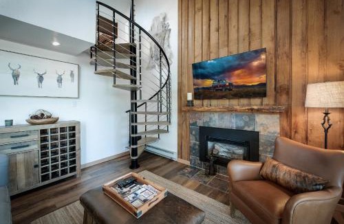 Warrior's Mark Apartment | Inner Circle Serenity Condo: Great Breck Location
