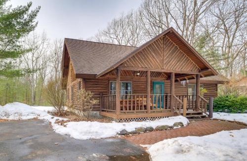 Interlochen House | Interlochen Cabin with Fireplace - Near State Park!