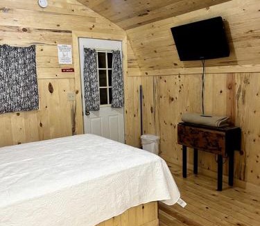Sturgis House | Inviting Cabin for a Peaceful Escape in Nature in Sturgis, South Dakota