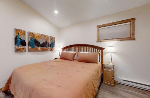 Estes Park House | Inviting Cabin with Stellar Panoramic Rocky Mountain views