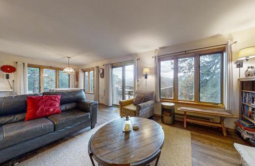 Estes Park House | Inviting Cabin with Stellar Panoramic Rocky Mountain views
