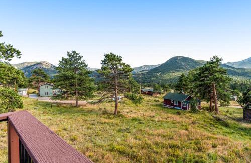 Estes Park House | Inviting Cabin with Stellar Panoramic Rocky Mountain views