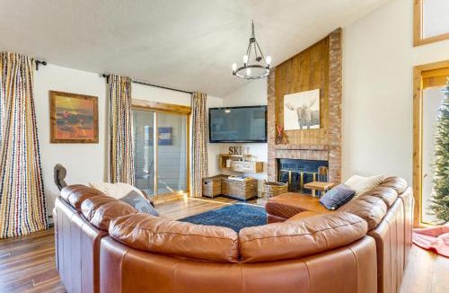 Fraser House | Inviting & Cozy Fraser Condo: Steps to Ski Shuttle