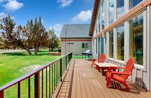 Redmond Ski Chalet | Inviting home with expansive deck BBQ grill & access to Eagle Crest Resort