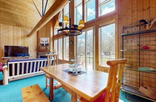 Redmond Ski Chalet | Inviting home with expansive deck BBQ grill & access to Eagle Crest Resort