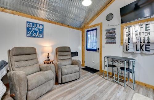 Austinville Apartment | Iowa Tiny Cabin Near Pine Lake State Park