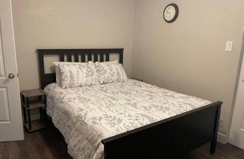 Dupont House | Island in the City - AWESOME 3 BR 2 BA 15 Min from DIA DT Anschutz