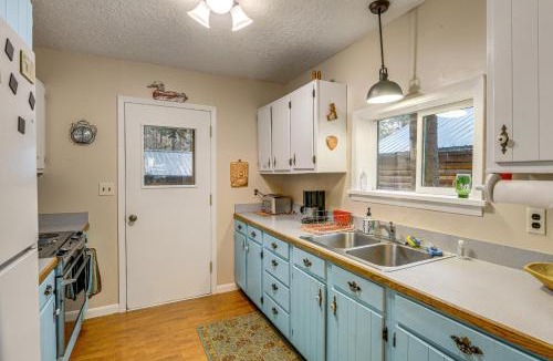 Island Park House | Island Park Fishing Cabin - Walk to Henry’s Fork!