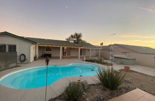 Lake Havasu City House | Jacuzzi Pool Home & Casita WiFi AC TVs RV Boat parking