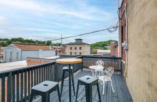 Hannibal Apartment | Jacuzzi Tub & Full Kitchen: Dowtown Hannibal Loft