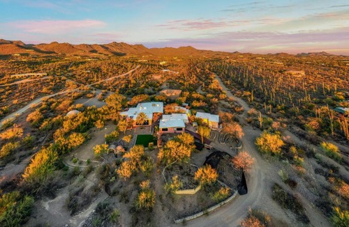 Tucson House | Jojoba Compound