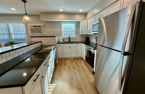 Joslyn Castle Apartment | Joslyn 1- Newly Refinished 1 Bdrm