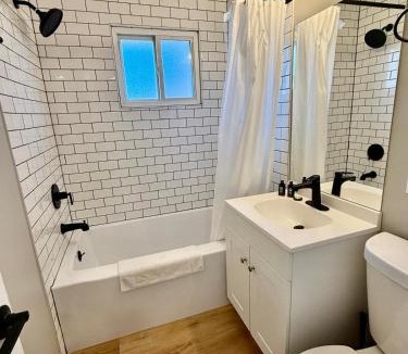 Joslyn Castle Apartment | Joslyn 5-One Bdrm walk to UNMC