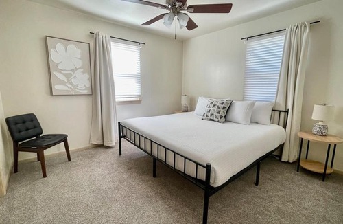 Joslyn Castle Apartment | Joslyn 6-Cozy in Midtown Omaha