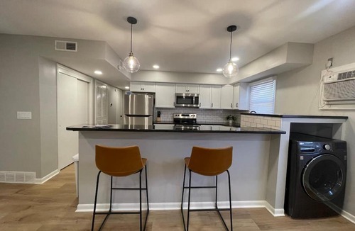 Joslyn Castle Apartment | Joslyn 6-Cozy in Midtown Omaha
