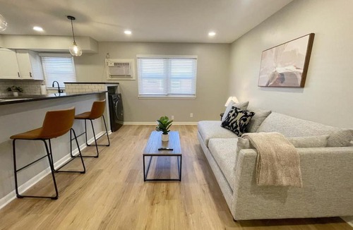 Joslyn Castle Apartment | Joslyn 6-Cozy in Midtown Omaha