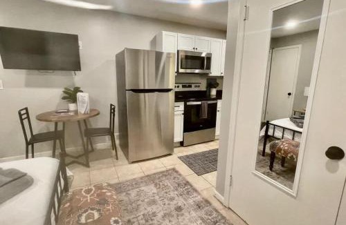 Joslyn Castle Apartment | Joslyn Studio Perfect for 1-2