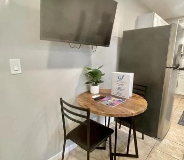Joslyn Castle Apartment | Joslyn Studio Perfect for 1-2